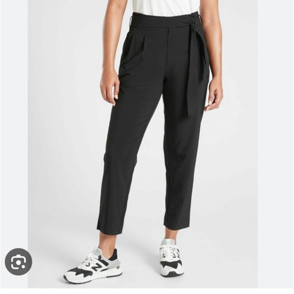 Athleta Black Skyline Pant II Belted Lightweight Size 14P.